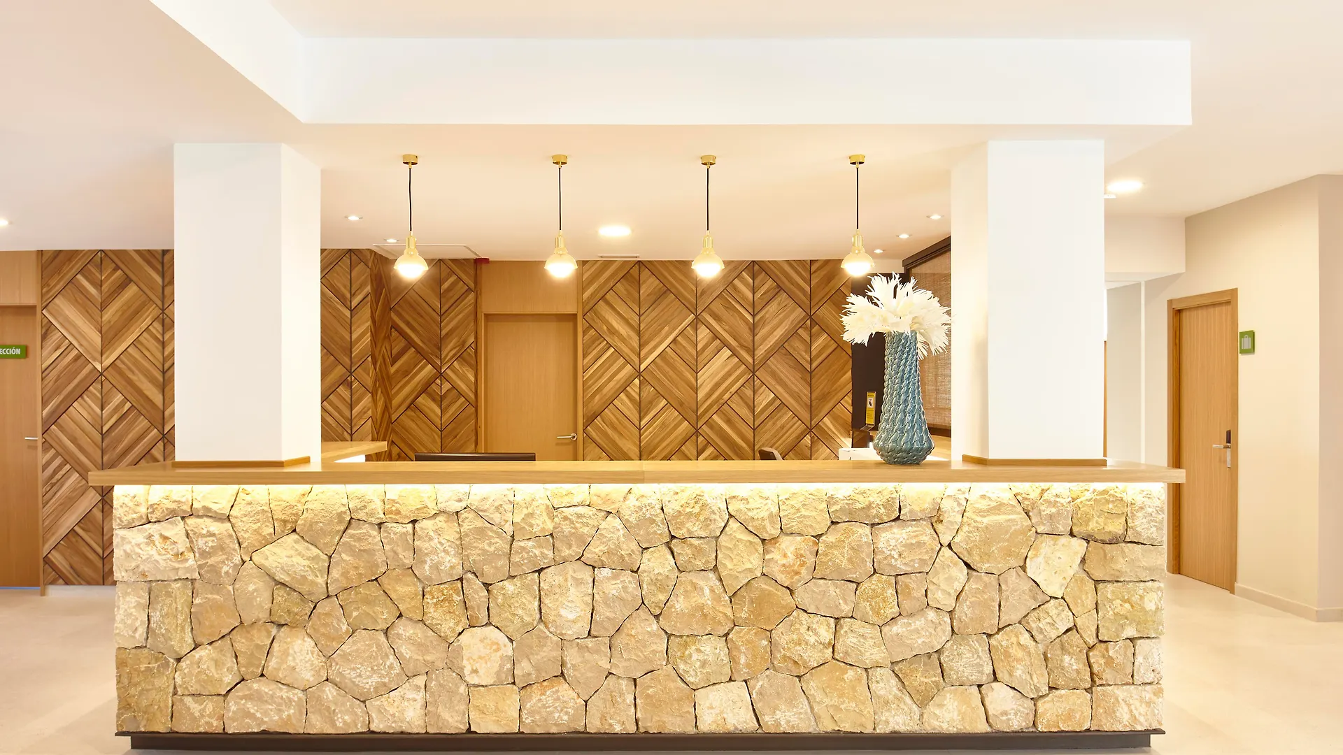 ****  Universal Hotel Castell Royal Canyamel  İspanya